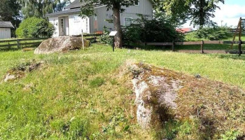 Skålgropsteinen på Navneberget - Stange