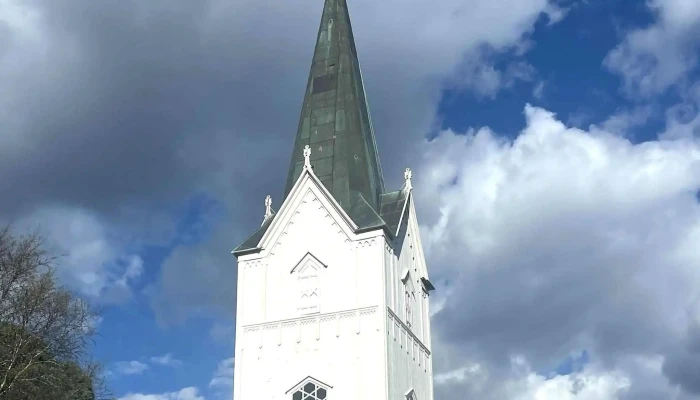 Aurskog Kirke -  Videoer - Aurskog