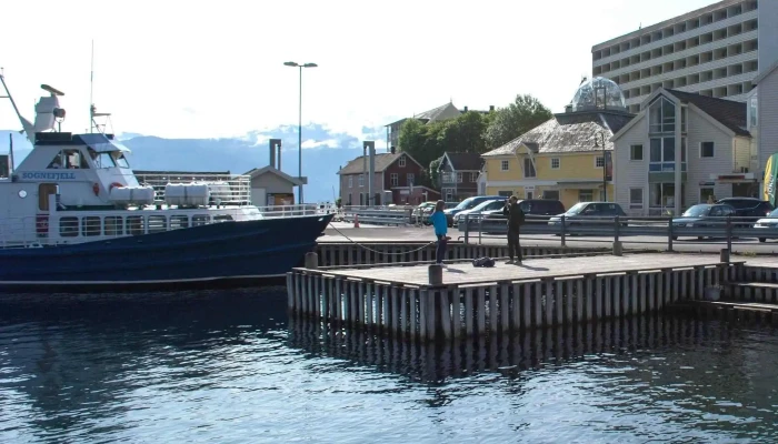 Balestrand Turistinformasjon -  Plassering - Balestrand