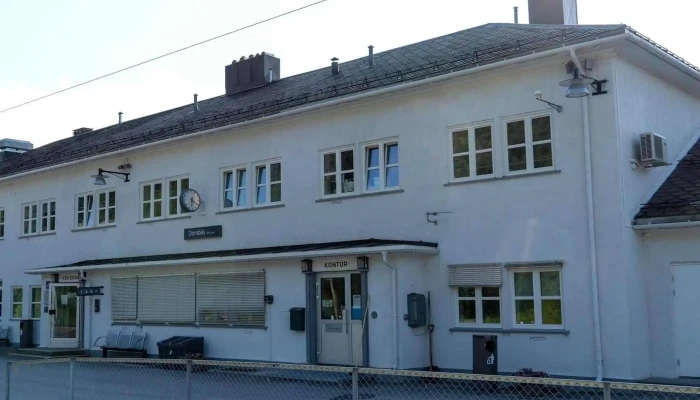 Dombas Dombås - - Dombås
