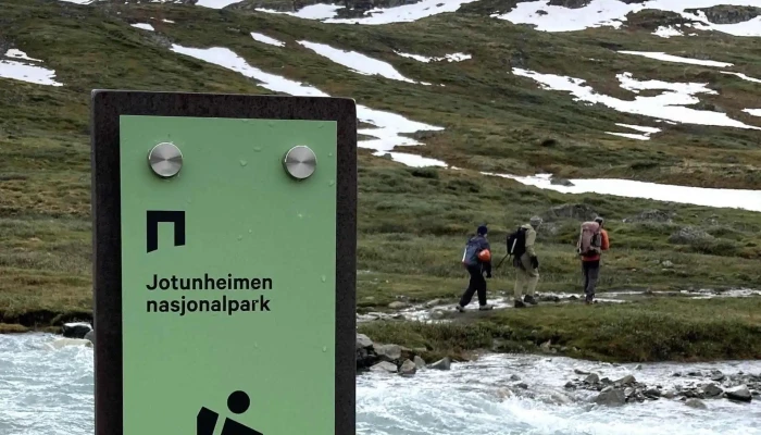 Fyrst Og Fremst -  Plassering - Fossbergom