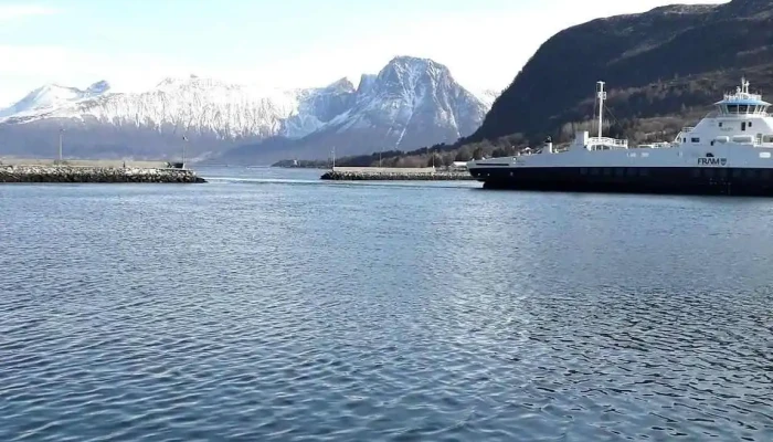 Hareid Ferjekai -  Ferje - Hareid