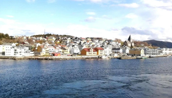 Hurtigruten Kristiansund -  Adresse - Kristiansund