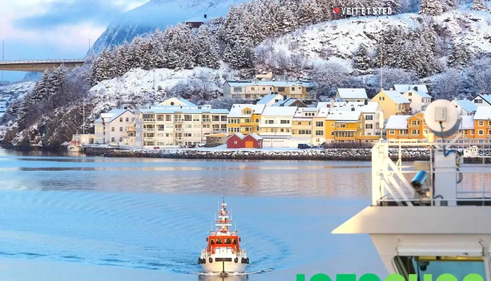 Hurtigruten Kristiansund -  Bat - Kristiansund
