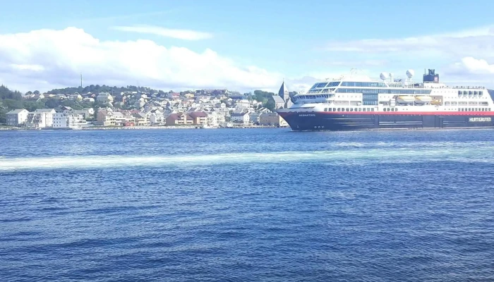 Hurtigruten Kristiansund - Kristiansund