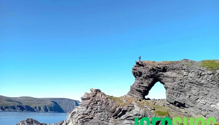 Kirkeporten I Skarsvag Fjell - Skarsvåg