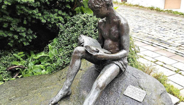 Kristian leser/Gift of life av Bruce Naigles (2005) - Moss