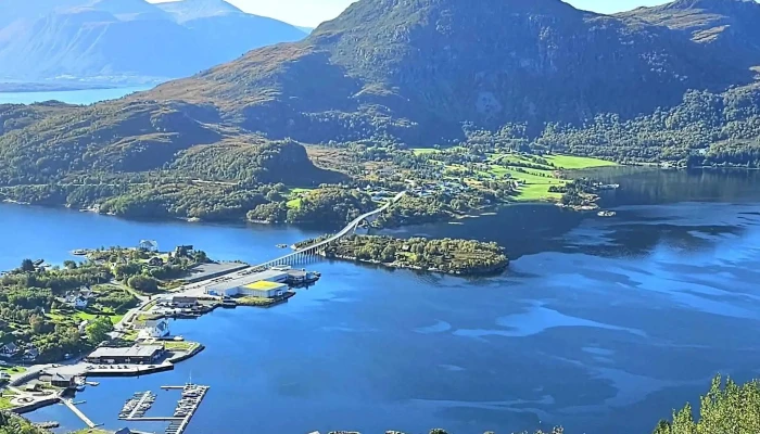 Midsundtrappene Sentrum -  Anmeldelser - Midsund