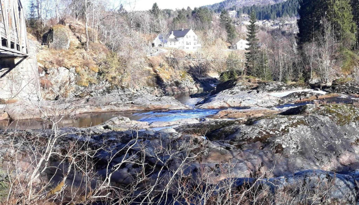 Naustdalsfossen -  Foss - Naustdal