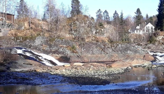 Naustdalsfossen -  Timeplan - Naustdal