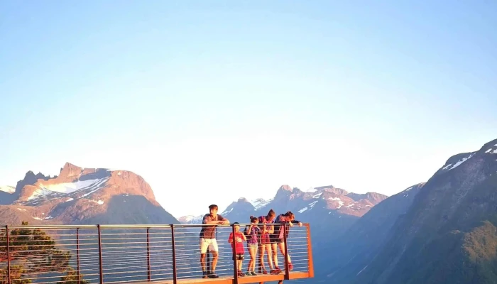 Romsdalseggen Ridge -  Katalog - Isfjorden