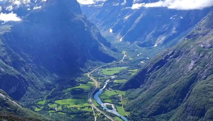 Romsdalseggen Ridge -  Telefon - Isfjorden