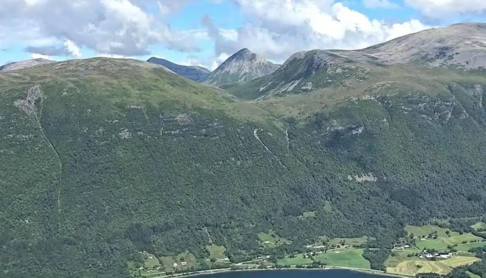Romsdalseggen Ridge -  Videoer - Isfjorden