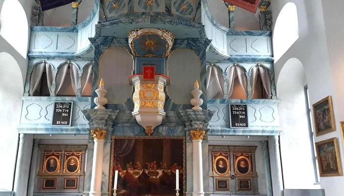 Roros Kirke Nær Meg - Røros