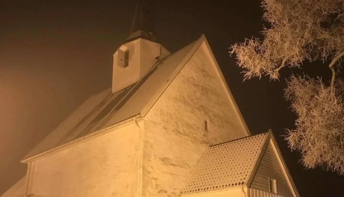 Royken Kirke Nær Meg - Røyken
