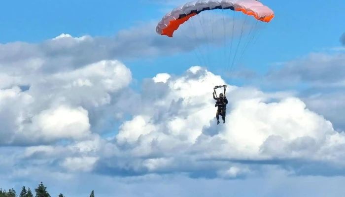 Skydive Viken -    Nimbus Fallskjermklubb Fallskjermklubb - Rakkestad
