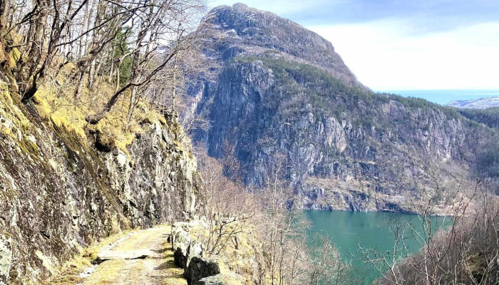 Stabbesteinsvegen -  Videoer - Bruvik