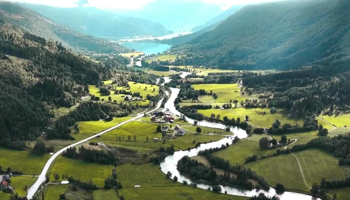 Stryn River -  Nær Meg - Stryn
