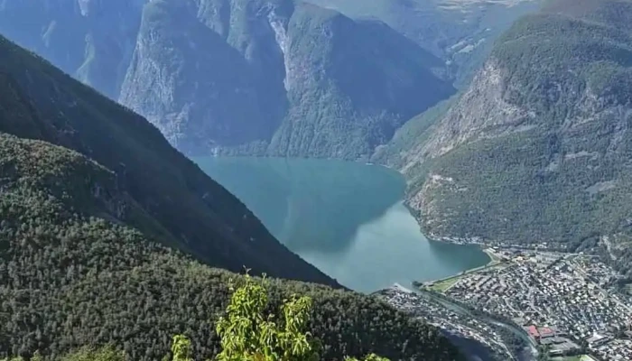 Tusenmeteren -  Videoer - Øvre Årdal