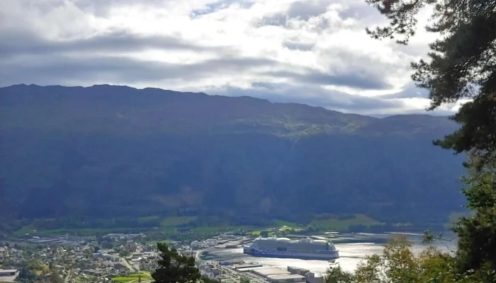 Utsikta -  Bilder - Nordfjordeid