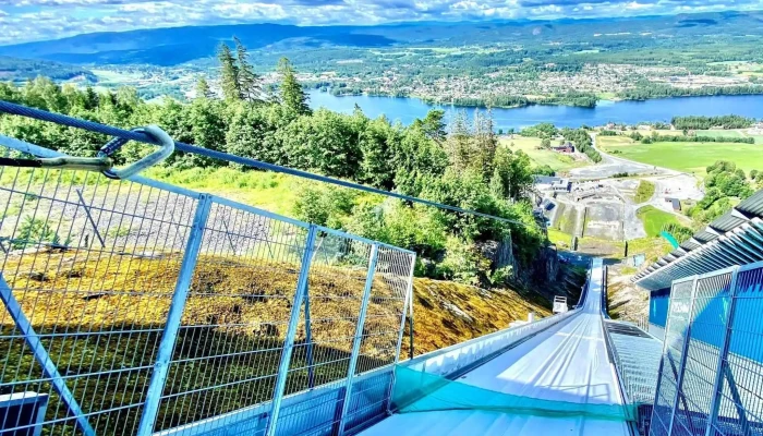 Vikersund Hoppsenter -  Anmeldelser - Vikersund